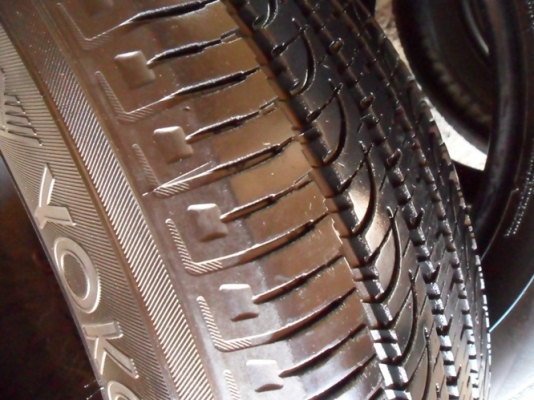 ยางขอบ17 โยโกฮาม่า 225-65-R17ลงพื้นปี13(4เส้น3,900บ)ดอกหนามาก90\%