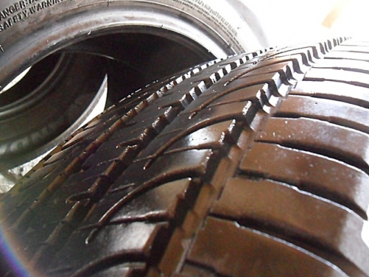 ยางขอบ17 โยโกฮาม่า 225-65-R17ลงพื้นปี13(4เส้น3,900บ)ดอกหนามาก90\%