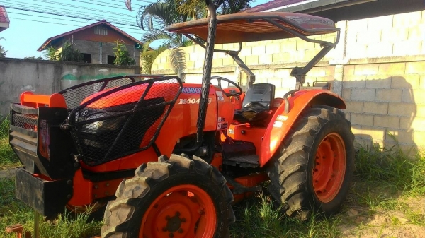 ขายรถไถ KUBOTA M 6040 สภาพดีเดิมๆพร้อมใช้งาน อุปกรณ์ครบ 3 ชิ้นมีพร้อมดันหน้า ผานพรวนและ โรตารี่