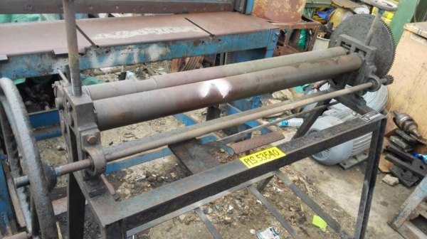 Sell> ขายเครื่องม้วนมือหมุน ม้วนได้หนา 3 มิล หน้ากว้าง 3 ฟุต ของเก่าเก็บ ไม่มีตำหนิครับ