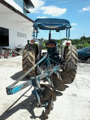 รถไถ FORD  รุ่น 68 ปีจดทะเบียน 2527 มีเล่มทะเบียนเรียบร้อย