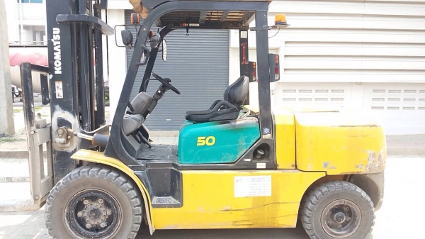 ขายรถkomatsu fd50t-7ดีเชล เกียรออโต้