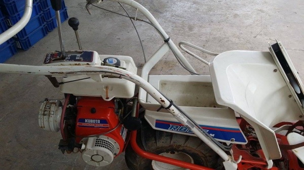 รถเกี่ยวข้าวเดินตามแบบมัดข้าวในตัว KUBOTA  รุ่น RฺB 25M  เก่าญี่ปุ่น สภาพสวย เครื่องพร้อมใช้งาน ไม่เคยใช้งานในไทย