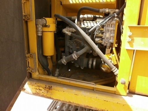 ขายรถนอก Komatsu PC130-6 ขาย 1,295,000 บาท รถเก่านอกจากศูนย์ Komatsu ญี่ปุ่น ชั่วโมงน้อย ใบแทรค 50 มีลายหัวเจาะ ชั่วงล่างสวย พร้อมใช้