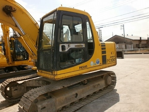 ขายรถนอก Komatsu PC130-6 ขาย 1,295,000 บาท รถเก่านอกจากศูนย์ Komatsu ญี่ปุ่น ชั่วโมงน้อย ใบแทรค 50 มีลายหัวเจาะ ชั่วงล่างสวย พร้อมใช้
