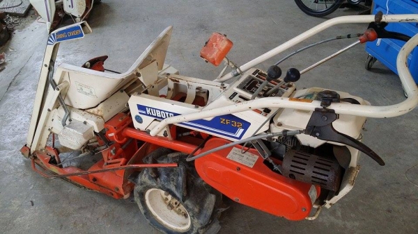 รถเกี่ยวข้าวเดินตามแบบมัดข้าวในตัว KUBOTA รุ่น ZF32 เก่าญี่ปุ่น สภาพสวย เครื่องพร้อมใช้งาน ไม่เคยใช้งานในไทย