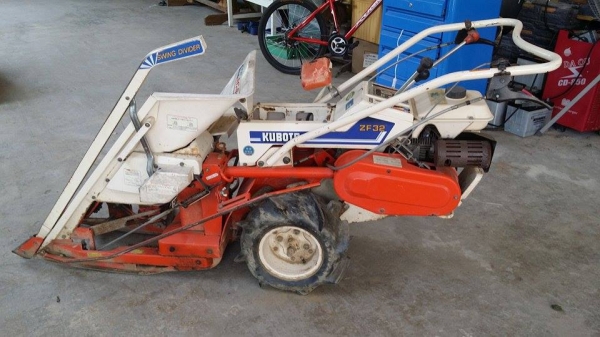 รถเกี่ยวข้าวเดินตามแบบมัดข้าวในตัว KUBOTA รุ่น ZF32 เก่าญี่ปุ่น สภาพสวย เครื่องพร้อมใช้งาน ไม่เคยใช้งานในไทย