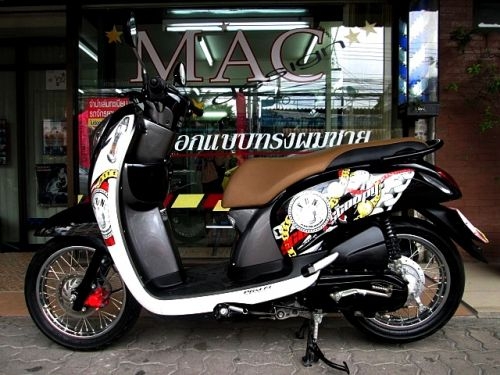 SCOOPY-I ลายใหม่ล่าสุด สีขาวดำ รถเดือน กันยายน ปี57 ไมล์ 3 พันโล ฟรีโอน แถม 4 รายการ 34900