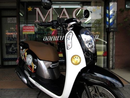 SCOOPY-I ลายใหม่ล่าสุด สีขาวดำ รถเดือน กันยายน ปี57 ไมล์ 3 พันโล ฟรีโอน แถม 4 รายการ 34900