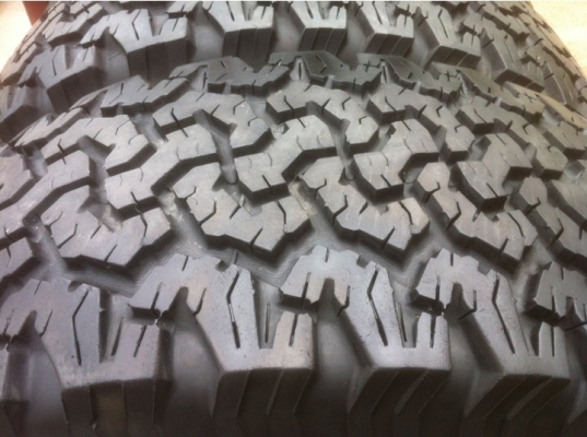 ยาง BF goodrich 285/75/16 ปี11 ลงพื้นปี13 ดอกติดหนวด