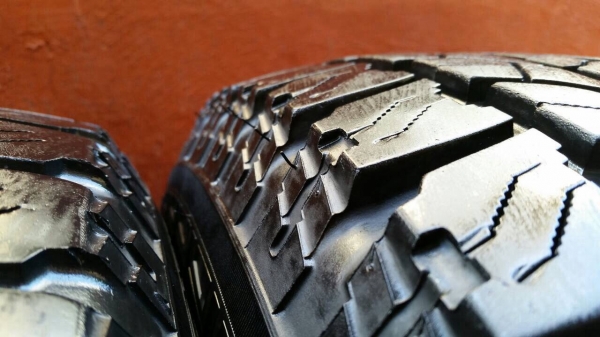 ขายยาง yokohama at 265/70/16 ปี 12