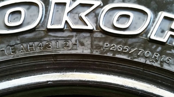 ขายยาง yokohama at 265/70/16 ปี 12