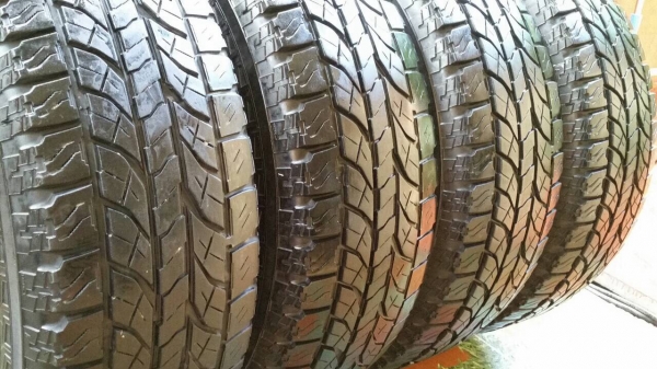 ขายยาง yokohama at 265/70/16 ปี 12