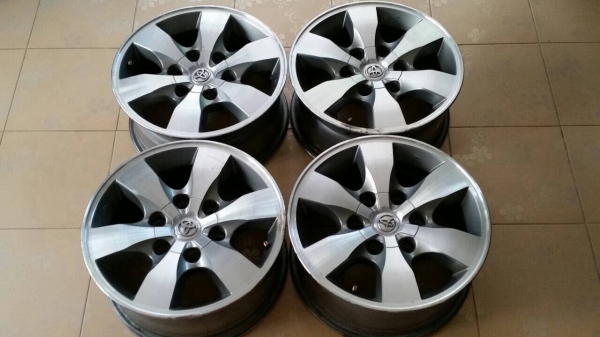 ล้อเดิมฟอจูนเนอร์ 16 x 7 สวยๆครับ