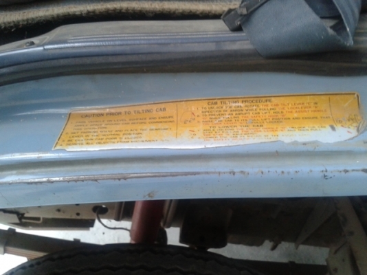 ขาย 6ล้อNKR ปี37  เกียร์สั้นในเทา 110 แรงม้า กระบะยาว 5.50 เมตร ยกหัวได้