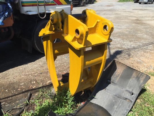 หัวคีบไม้ ยกลงจากรถขุด PC200-7 สภาพดี สวยใส่ได้ทุกรุ่น