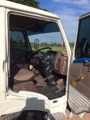 HINO 6ล้อ กะบะยาว 5.5 ม. หัวเดิมๆ บางๆ เครื่องดี ครัทซีสวยจัด ขาย 410,000 บาท (ศุภากร 081-4252943)