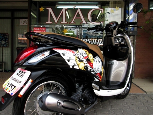 SCOOPY-I ลายใหม่ล่าสุด สีขาวดำ รถเดือน กันยายน ปี57 ไมล์ 3 พันโล รุ่นใหม่ไฟหน้าโปรเจ็คเตอร์ ฟรีโอน แถม 4 รายการ 34900