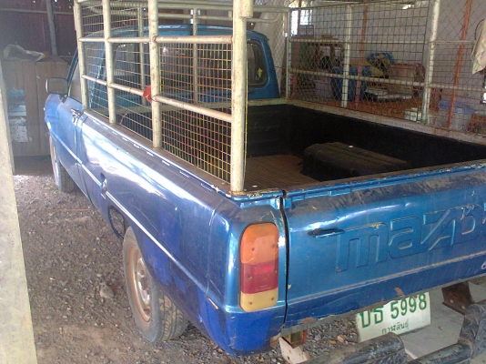 รถมาสด้าแฟมมิลี่ตัวเล็ก