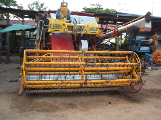 ขายรถเกี่ยวข้าวเกษตรพัฒนา อุ้ม 2.5 ตัน รุ่น เจ้าช้างไวไฟ ปี 49 เครื่องยนต์มิตซู 225 แรงม้า