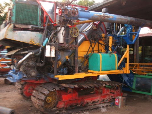 ขายรถเกี่ยวข้าวเกษตรพัฒนา รุ่นไอ้หนุ่มไวไฟ ตัวเดิน PC200 เครื่องยนต์ มิตซู 6D17 210 แรงม้า