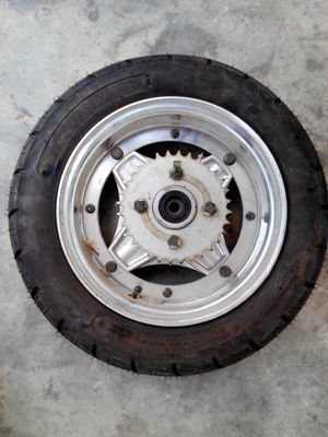 ล้อพร้อมยาง gorillar ราคา 1000 บาท