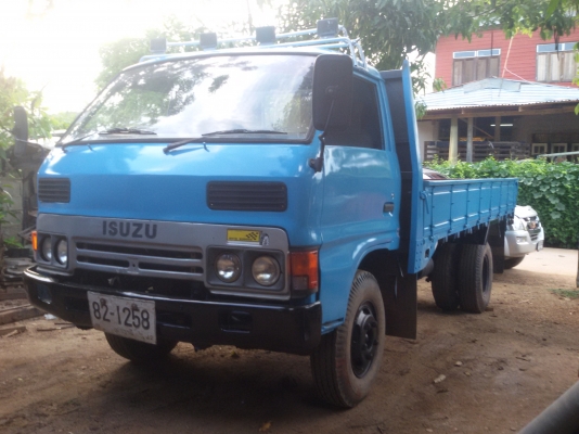 (ร้านรุ่งโรจน์ 082-1057078)ขาย 6 ล้อ ISUZU KS 100แรง (4BC2ฝาดำ) เครื่องแห้ง แน่นแรงดีสุดๆ แซสซีสวยๆไม่ผุไม่ดาม พวงมาลัยพาวเวอร์ เกียร์สั้น ดั้มหัวได้ ยางใหม่ๆ6 เส้น รถวิ่งดีขับขี่ง่าย พร้อมโอนพร้อมใข้งานสุดๆๆ