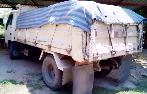 MITSUBISHI CANTER FE 115 HP 4D34 หกล้อดั๊มพ์ กระบะดั๊มพ์เหล็ก 4 ตันความยาว 3.60 เมตรสวยจัดพร้อมบรรทุกหนักได้เลย เครื่องยนต์แน่นแรงดีเดิมๆไม่มีเยิ้ม หัวเก๋งเดิมๆบางๆภายในเก๋งคอนโซลสวยครบ พวงมาลัยเพาเวอร์ ช่วงล่างแน่นคัชซีสวยเดิมๆไม่มีแอ่นไม่มีบวม คานหน้ากั