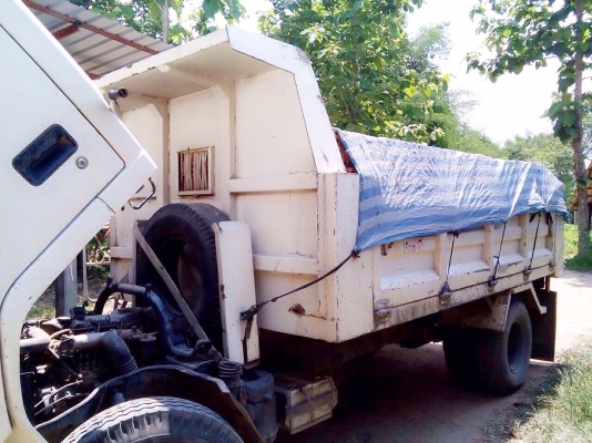 MITSUBISHI CANTER FE 115 HP 4D34 หกล้อดั๊มพ์ กระบะดั๊มพ์เหล็ก 4 ตันความยาว 3.60 เมตรสวยจัดพร้อมบรรทุกหนักได้เลย เครื่องยนต์แน่นแรงดีเดิมๆไม่มีเยิ้ม หัวเก๋งเดิมๆบางๆภายในเก๋งคอนโซลสวยครบ พวงมาลัยเพาเวอร์ ช่วงล่างแน่นคัชซีสวยเดิมๆไม่มีแอ่นไม่มีบวม คานหน้ากั