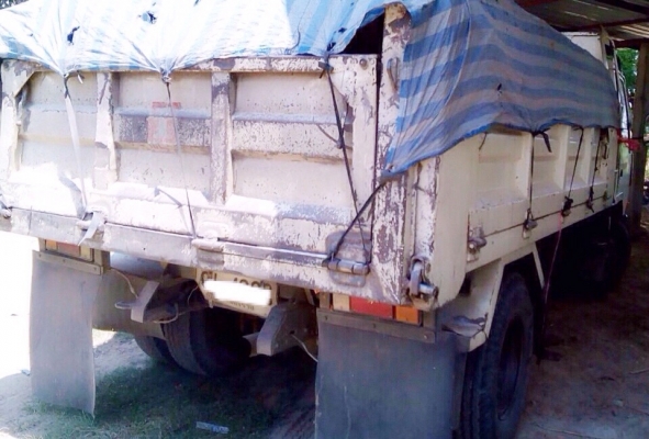 MITSUBISHI CANTER FE 115 HP 4D34 หกล้อดั๊มพ์ กระบะดั๊มพ์เหล็ก 4 ตันความยาว 3.60 เมตรสวยจัดพร้อมบรรทุกหนักได้เลย เครื่องยนต์แน่นแรงดีเดิมๆไม่มีเยิ้ม หัวเก๋งเดิมๆบางๆภายในเก๋งคอนโซลสวยครบ พวงมาลัยเพาเวอร์ ช่วงล่างแน่นคัชซีสวยเดิมๆไม่มีแอ่นไม่มีบวม คานหน้ากั