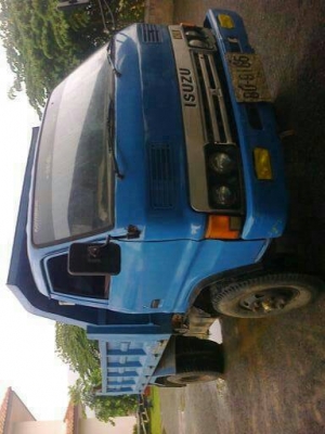 หกล้อ อีซูซุ KS115แรง ดั้ม5คิวย3.80ม.สภาพดีพร้อมลุย ทะเบียนพร้อมโอน  ราคา299,000บ