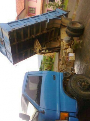 หกล้อ อีซูซุ KS115แรง ดั้ม5คิวย3.80ม.สภาพดีพร้อมลุย ทะเบียนพร้อมโอน  ราคา299,000บ