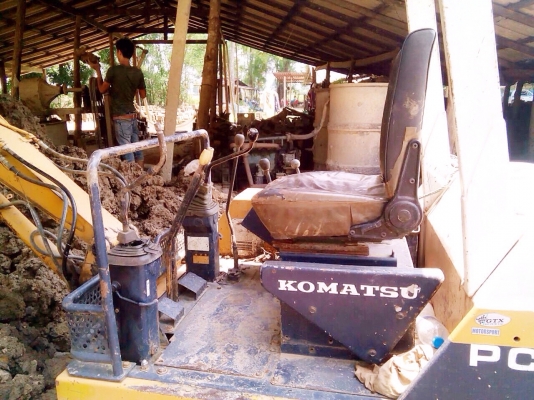KOMATSU PC 30-6 รถบอดี้สวยเดิมสภาพดีพร้อมใช้งานได้เลยครับ เครื่องยนต์แรงดีทำงานเร็วใช้งานได้คล่องตัวมากครับ ปั๊มแรงดีไม่มีเยิ้ม คอนโทรลง่ายขับง่าย ภายนอกบูมอาร์มสวยไม่มีปะไม่มีดามครับ ช่วงล่างแน่น มีใบมีดดันดินครบพร้อม ใบแทรกสภาพดีสุดๆพร้อมใข้งานได้เลยครั KOMATSU PC 30-6 รถบอดี้สวยเดิมสภาพดีพร้อมใช้งานได้เลยครับ เครื่องยนต์แรงดีทำงานเร็วใช้งานได้คล่องตัวมากครับ ปั๊มแรงดีไม่มีเยิ้ม คอนโทรลง่ายขับง่าย ภายนอกบูมอาร์มสวยไม่มีปะไม่มีดามครับ ช่วงล่างแน่น มีใบมีดดันดินครบพร้อม ใบแทรกสภาพดีสุดๆพร้อมใข้งานได้เลยครั