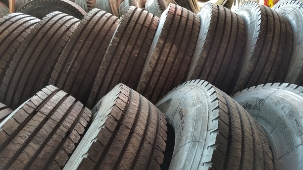 ยางใหม่รถบรรทุก/บัส หลายขนาดราคาถูกๆ