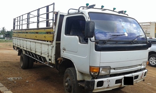 นิสสัน 125 แรงม้า   ปี 48ยาว 5.50  เล่มทะเบียน ราคา -355000