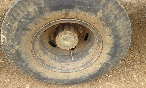 นิสสัน 125 แรงม้า   ปี 48ยาว 5.50  เล่มทะเบียน ราคา -355000