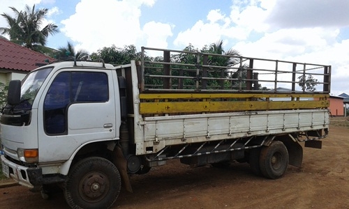 นิสสัน 125 แรงม้า   ปี 48ยาว 5.50  เล่มทะเบียน ราคา -355000