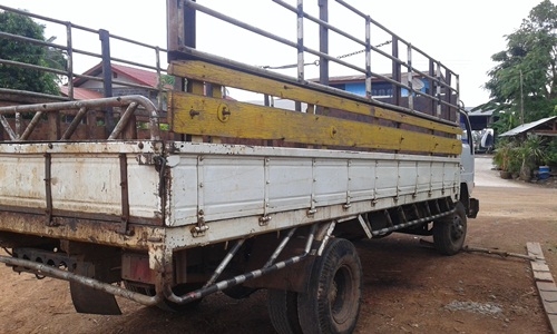 นิสสัน 125 แรงม้า   ปี 48ยาว 5.50  เล่มทะเบียน ราคา -355000