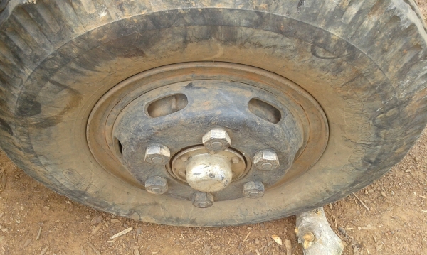 นิสสัน 125 แรงม้า   ปี 48ยาว 5.50  เล่มทะเบียน ราคา -355000