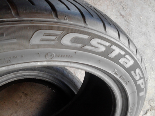 215/45R17 KUMHO ECSTAR SPT มี 2 เส้น tel.081-427-3941 215/45R17 KUMHO ECSTAR SPT มี 2 เส้น tel.081-427-3941