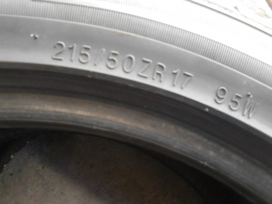 215/45R17 KUMHO ECSTAR SPT มี 2 เส้น tel.081-427-3941 215/45R17 KUMHO ECSTAR SPT มี 2 เส้น tel.081-427-3941