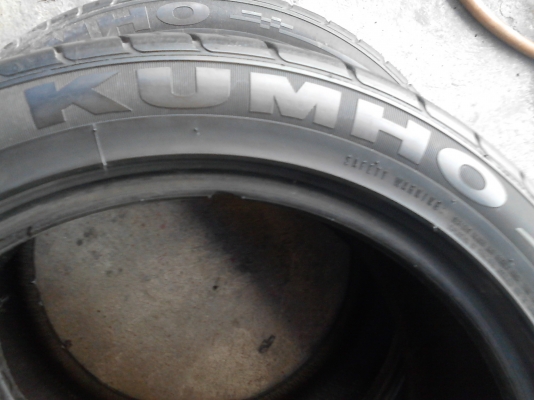 215/45R17 KUMHO ECSTAR SPT มี 2 เส้น tel.081-427-3941 215/45R17 KUMHO ECSTAR SPT มี 2 เส้น tel.081-427-3941