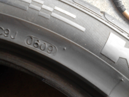 215/45R17 KUMHO ECSTAR SPT มี 2 เส้น tel.081-427-3941 215/45R17 KUMHO ECSTAR SPT มี 2 เส้น tel.081-427-3941