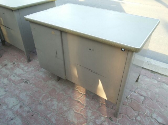 ขายเหมา " โต๊ะ ตู้ เหล็ก อย่างดี พร้อมเก้าอี้ " 6,900 บาท