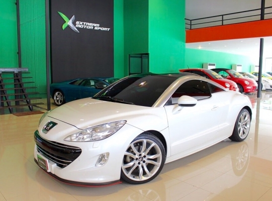 ขาย PEUGEOT RCZ ปี 2011 สีขาวแท้ตัวท็อปสุด มีจอหน้า เครื่องเสียง JBL แม็ก 19 ยางใหม่เพิ่งเปลี่ยนทั้งหมด รถเพิ่งเซอร์วิทย์ใหญ่จากศูนย์ สภาพป้ายแดง วิ่ง 3x,xxx โล มือเดี๋ยวออกห้าง ไม่เคยทำสีสักชิ้น ขายราคาถูกที่สุดในประเทศไทย ขายเพียง 1,690,000  ไม่ต่างกับซ