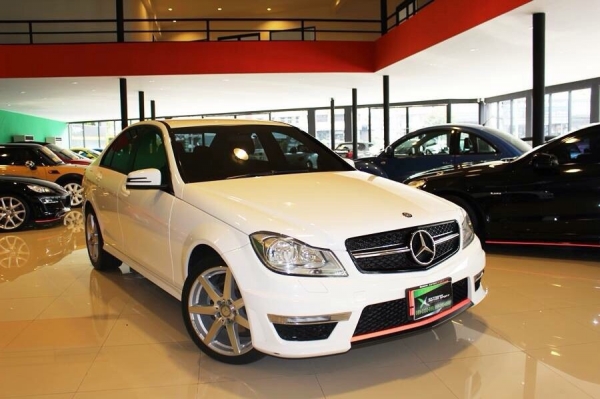 ขาย Benz C 200 ปี2014 รถออกศูนย์เบนซ์ไทยแลนด์ สีขาวแท้ ชุดแต่ง AMG แท้รอบคัน ท่อหลังออก 4 AMG กระจังหน้าดาวใหญ่แท้ ล้อAMG 18 แท้ ภายในดำ รถสภาพไม่ต่างกับรถใหม่ ขายเพียง 1,859,000 ราคาถูกสุดในตลาด จัดไฟแนทซ์ได้เต็ม พร้อมวารันตรีเซอร์วิทย์ฟรีทุกกรณี 6 เดือน