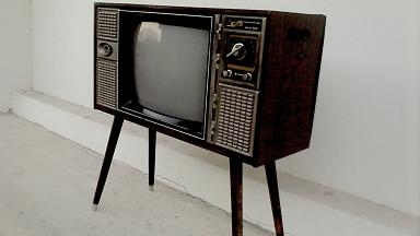 ขายทีวีเก่าโบราณขาเหลา