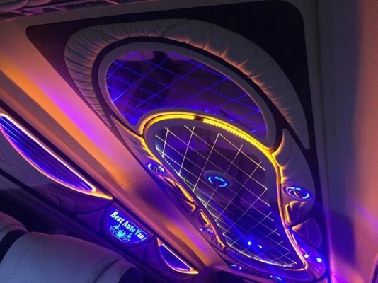 TOYOTA COMMUTER 2.5 ปี 13 เกียMTสีขาว