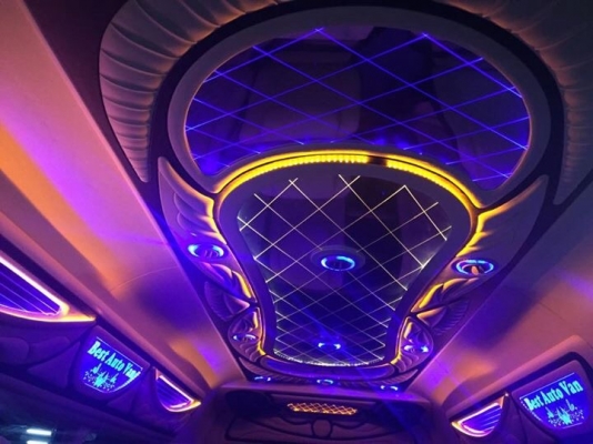 TOYOTA COMMUTER 2.5 ปี 13 เกียMTสีขาว