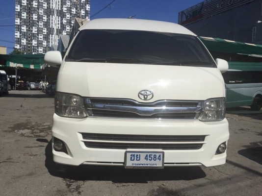 TOYOTA COMMUTER 2.5 ปี 13 เกียMTสีขาว